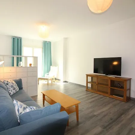 Spacious In Old Town Apartman